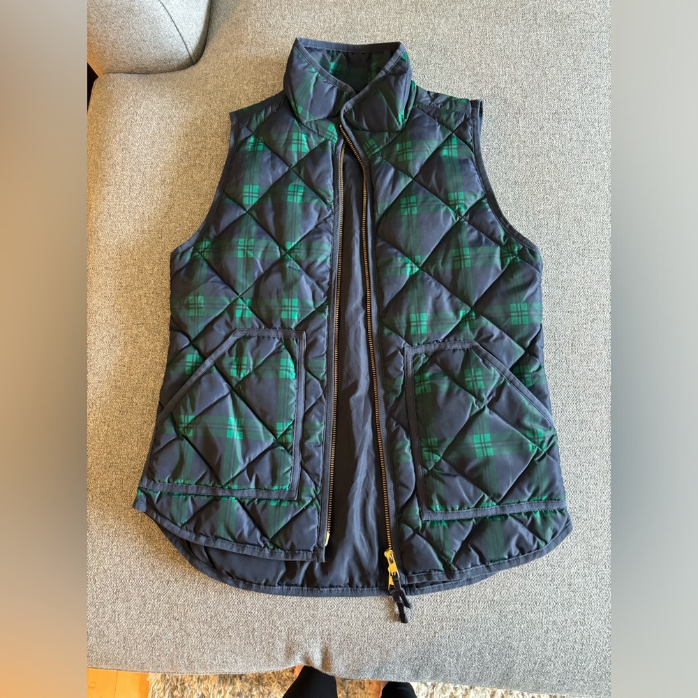 J CREW NAVY PLAID QUILTED VEST